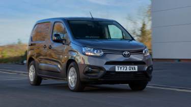Toyota Proace City - front tracking